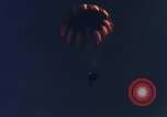 Standbild sky diving Rota Spanien, 1965, aus Sekunde 21 historischem Filmmaterial Videoclip 65675031179