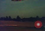 Standbild sky diving Rota Spanien, 1965, aus Sekunde 25 historischem Filmmaterial Videoclip 65675031179