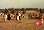 Standbild sky diving Rota Spanien, 1965, aus Sekunde 30 historischem Filmmaterial Videoclip 65675031179