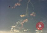 Standbild sky diving Rota Spanien, 1965, aus Sekunde 39 historischem Filmmaterial Videoclip 65675031179