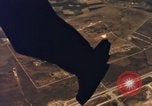 Standbild sky diving Rota Spanien, 1965, aus Sekunde 45 historischem Filmmaterial Videoclip 65675031180