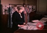 Image textile and clothing United States USA, 1948, de la seconde 13 séquences d'archives historiques vidéo 65675031184
