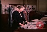 Image textile and clothing United States USA, 1948, de la seconde 15 séquences d'archives historiques vidéo 65675031184