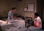 Standbild Hausrat United States USA, 1948, aus Sekunde 12 historischem Filmmaterial Videoclip 65675031185