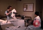 Standbild Hausrat United States USA, 1948, aus Sekunde 15 historischem Filmmaterial Videoclip 65675031185