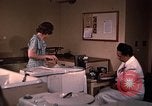 Standbild Hausrat United States USA, 1948, aus Sekunde 19 historischem Filmmaterial Videoclip 65675031185