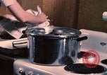 Immagine di Ricerca di alloggiamento United States USA, 1948, secondo 8 filmato di repertorio 65675031186