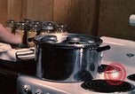Immagine di Ricerca di alloggiamento United States USA, 1948, secondo 9 filmato di repertorio 65675031186
