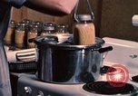 Immagine di Ricerca di alloggiamento United States USA, 1948, secondo 11 filmato di repertorio 65675031186