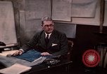 Immagine di Ricerca di alloggiamento United States USA, 1948, secondo 45 filmato di repertorio 65675031186