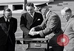 Standbild Fingerprinting United States USA, 1936, aus Sekunde 14 historischem Filmmaterial Videoclip 65675031189