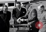 Standbild Fingerprinting United States USA, 1936, aus Sekunde 16 historischem Filmmaterial Videoclip 65675031189