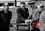 Standbild Fingerprinting United States USA, 1936, aus Sekunde 17 historischem Filmmaterial Videoclip 65675031189