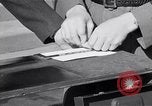 Standbild Fingerprinting United States USA, 1936, aus Sekunde 25 historischem Filmmaterial Videoclip 65675031189