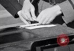 Standbild Fingerprinting United States USA, 1936, aus Sekunde 26 historischem Filmmaterial Videoclip 65675031189