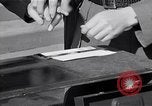 Standbild Fingerprinting United States USA, 1936, aus Sekunde 27 historischem Filmmaterial Videoclip 65675031189