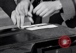 Standbild Fingerprinting United States USA, 1936, aus Sekunde 30 historischem Filmmaterial Videoclip 65675031189