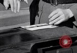 Standbild Fingerprinting United States USA, 1936, aus Sekunde 32 historischem Filmmaterial Videoclip 65675031189