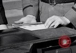 Standbild Fingerprinting United States USA, 1936, aus Sekunde 33 historischem Filmmaterial Videoclip 65675031189