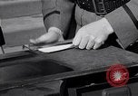 Standbild Fingerprinting United States USA, 1936, aus Sekunde 36 historischem Filmmaterial Videoclip 65675031189