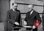 Standbild Fingerprint Service Station United States USA, 1936, aus Sekunde 13 historischem Filmmaterial Videoclip 65675031190