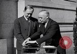 Standbild Fingerprint Service Station United States USA, 1936, aus Sekunde 16 historischem Filmmaterial Videoclip 65675031190