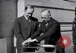 Standbild Fingerprint Service Station United States USA, 1936, aus Sekunde 17 historischem Filmmaterial Videoclip 65675031190