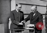 Standbild Fingerprint Service Station United States USA, 1936, aus Sekunde 20 historischem Filmmaterial Videoclip 65675031190