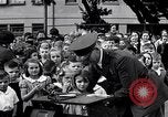 Standbild Kinder Fingerabdrücke United States USA, 1936, aus Sekunde 3 historischem Filmmaterial Videoclip 65675031193