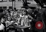 Standbild Kinder Fingerabdrücke United States USA, 1936, aus Sekunde 4 historischem Filmmaterial Videoclip 65675031193