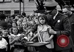 Standbild Kinder Fingerabdrücke United States USA, 1936, aus Sekunde 5 historischem Filmmaterial Videoclip 65675031193
