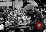 Standbild Kinder Fingerabdrücke United States USA, 1936, aus Sekunde 6 historischem Filmmaterial Videoclip 65675031193
