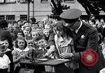 Standbild Kinder Fingerabdrücke United States USA, 1936, aus Sekunde 7 historischem Filmmaterial Videoclip 65675031193