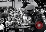 Standbild Kinder Fingerabdrücke United States USA, 1936, aus Sekunde 8 historischem Filmmaterial Videoclip 65675031193