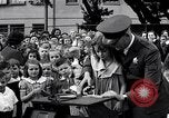 Standbild Kinder Fingerabdrücke United States USA, 1936, aus Sekunde 10 historischem Filmmaterial Videoclip 65675031193