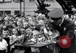 Standbild Kinder Fingerabdrücke United States USA, 1936, aus Sekunde 13 historischem Filmmaterial Videoclip 65675031193