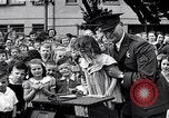 Standbild Kinder Fingerabdrücke United States USA, 1936, aus Sekunde 17 historischem Filmmaterial Videoclip 65675031193