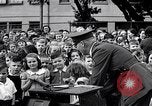 Standbild Kinder Fingerabdrücke United States USA, 1936, aus Sekunde 18 historischem Filmmaterial Videoclip 65675031193
