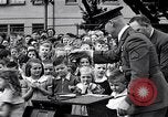 Standbild Kinder Fingerabdrücke United States USA, 1936, aus Sekunde 19 historischem Filmmaterial Videoclip 65675031193