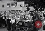 Standbild Kinder Fingerabdrücke United States USA, 1936, aus Sekunde 29 historischem Filmmaterial Videoclip 65675031193