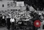 Standbild Kinder Fingerabdrücke United States USA, 1936, aus Sekunde 33 historischem Filmmaterial Videoclip 65675031193