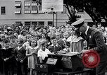 Standbild Kinder Fingerabdrücke United States USA, 1936, aus Sekunde 36 historischem Filmmaterial Videoclip 65675031193