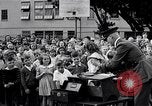 Standbild Kinder Fingerabdrücke United States USA, 1936, aus Sekunde 42 historischem Filmmaterial Videoclip 65675031193