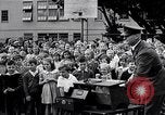 Standbild Kinder Fingerabdrücke United States USA, 1936, aus Sekunde 44 historischem Filmmaterial Videoclip 65675031193