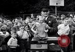 Standbild Kinder Fingerabdrücke United States USA, 1936, aus Sekunde 56 historischem Filmmaterial Videoclip 65675031193
