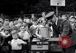 Standbild Kinder Fingerabdrücke United States USA, 1936, aus Sekunde 59 historischem Filmmaterial Videoclip 65675031193