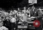 Standbild Kinder Fingerabdrücke United States USA, 1936, aus Sekunde 60 historischem Filmmaterial Videoclip 65675031193