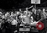 Standbild Kinder Fingerabdrücke United States USA, 1936, aus Sekunde 61 historischem Filmmaterial Videoclip 65675031193