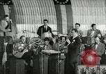 Immagine di Benny Goodman New York City USA, 1943, secondo 30 filmato di repertorio 65675031226