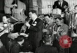 Immagine di Benny Goodman New York City USA, 1943, secondo 39 filmato di repertorio 65675031227